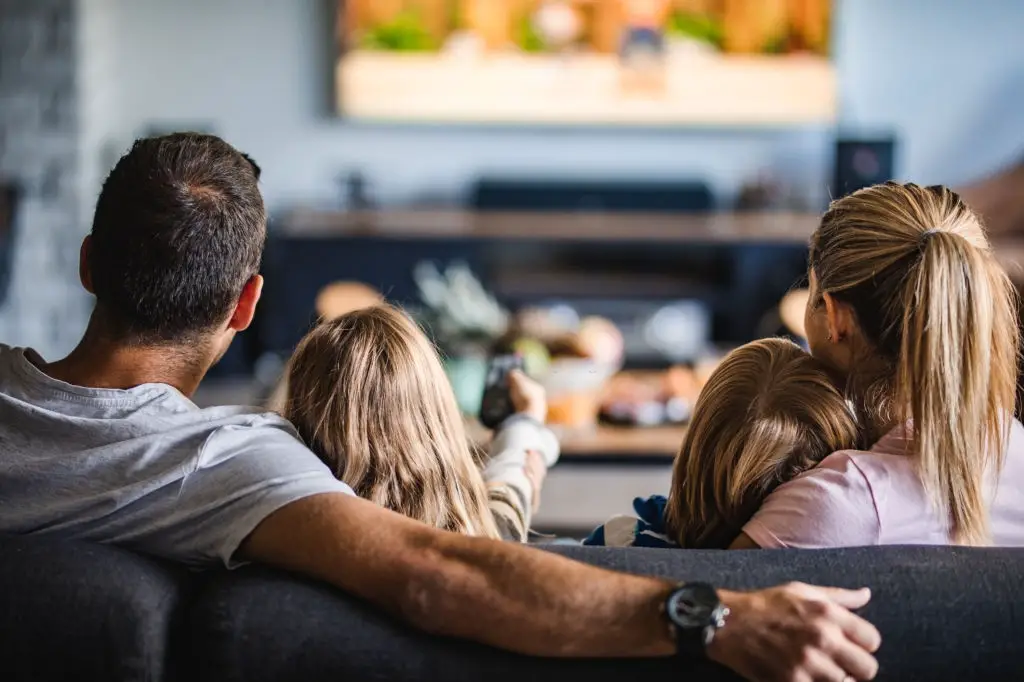 Soundbar vs Bookshelf Speakers